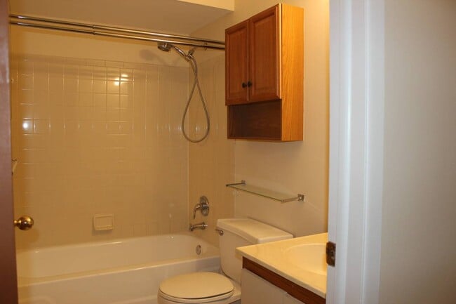 Building Photo - 1629 Emerson Cir