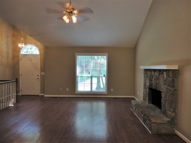 Building Photo - 7105 Farm House Lane