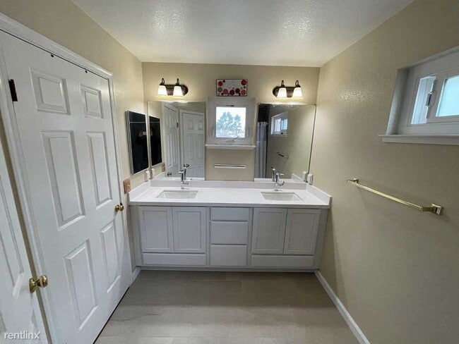 Building Photo - 3 br, 2.5 bath House - 111 Laurel Way