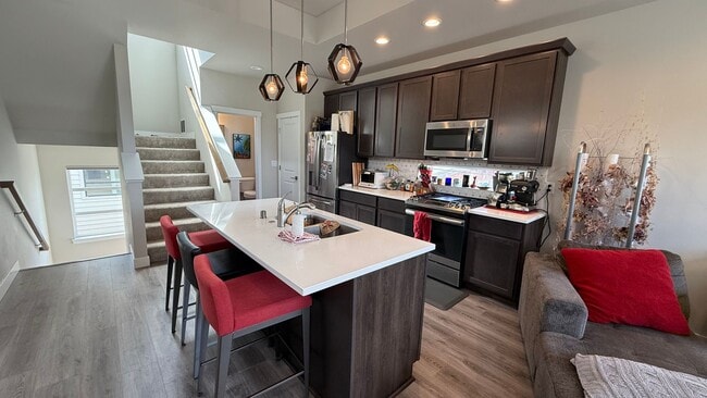 Building Photo - Upscale Furnished 2BR Townhouse in Downtow...