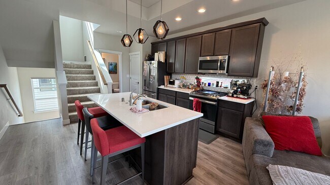 Foto del edificio - Upscale Furnished 2BR Townhouse in Downtow...