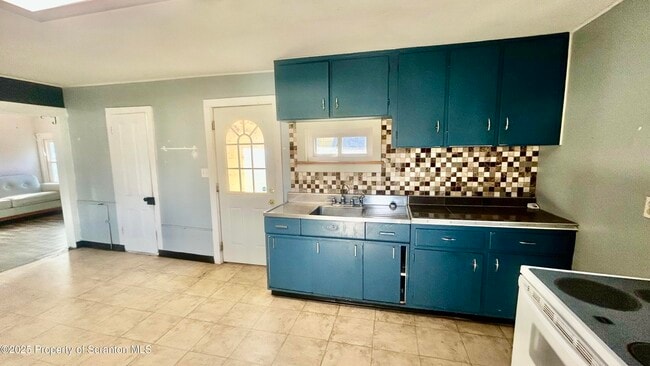 Foto del edificio - 5893 E High St