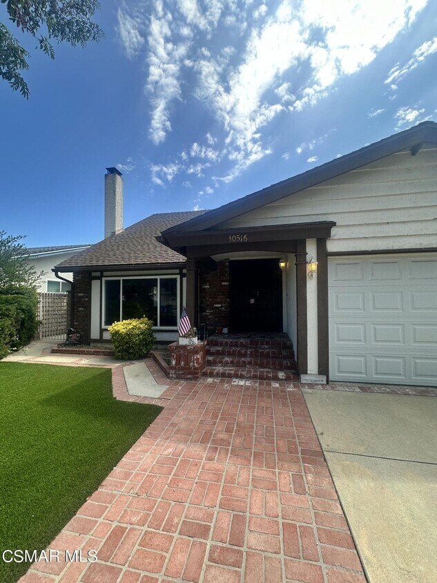 Foto principal - 30516 Sandtrap Dr