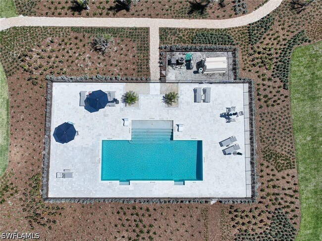 Foto del edificio - 235 Barefoot Beach Blvd