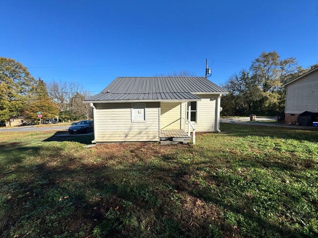 Building Photo - 2/1 in Shelby, NC - In process of finishing