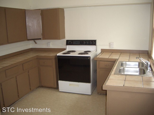 Building Photo - 5 br, 2 bath House - 423 W. Wheeler