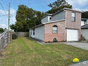 Building Photo - 1810 Hurlburt Rd