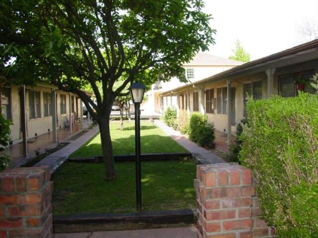 Primary Photo - 483-489 S Buena Vista Ave