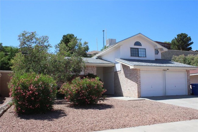 Building Photo - 725 Villa Vanessa Dr