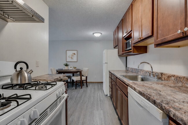 Building Photo - Queen Terrace Apartments