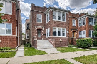Building Photo - 5039 W Cullom Ave