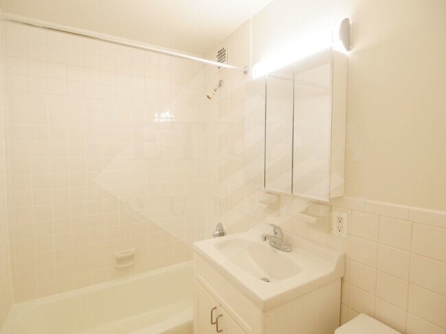 Building Photo - 316 E 85th St