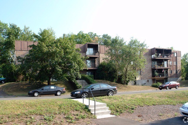 Primary Photo - 1725 Kenwood Ave