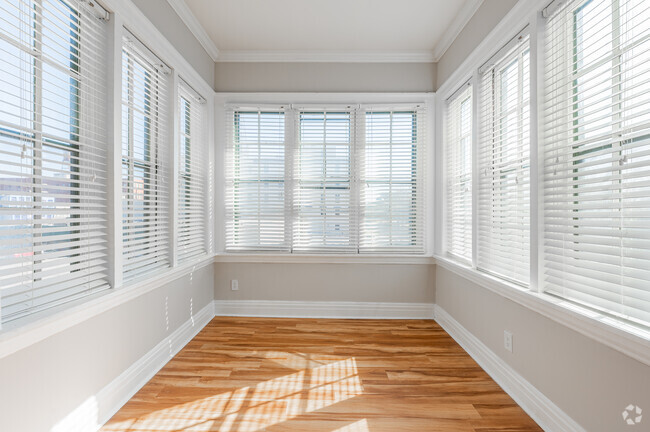 SUNROOM - Cobb House