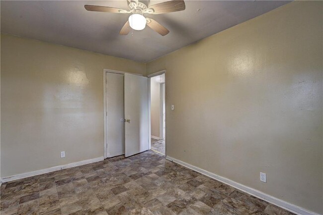 Building Photo - 2477 Thrasher Ave