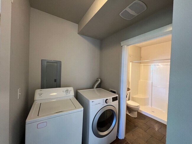 Foto del edificio - 5 Bedroom 2 Bath House Close to Whatcom Falls Park