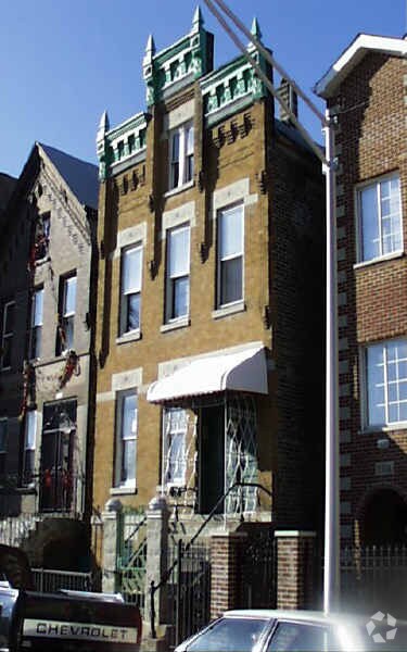 Building Photo - 1332 N Cleaver St