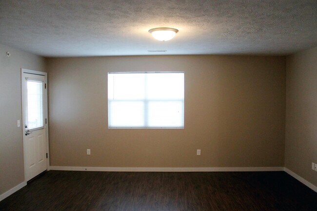 Building Photo - 200 E US-34