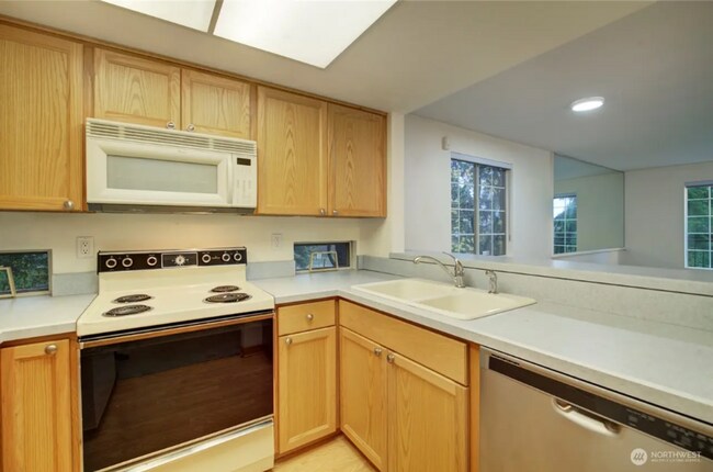 Foto del edificio - 2 Week Move In Special - Beautiful Edmonds...