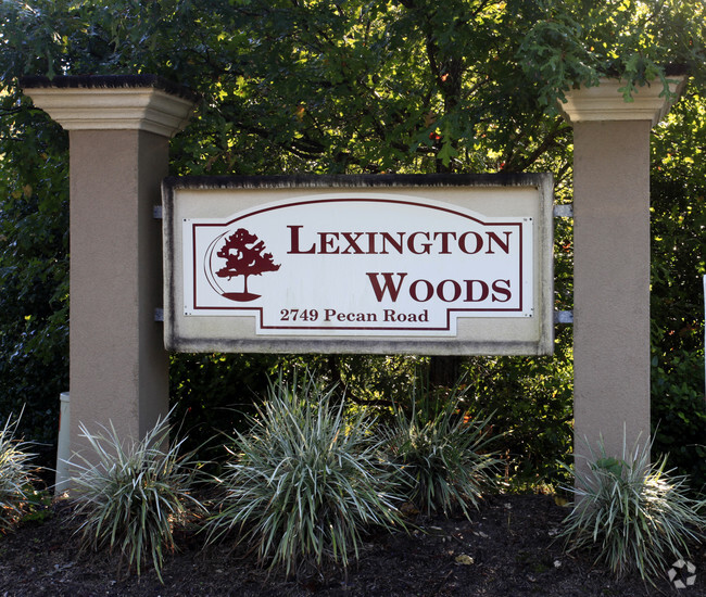 Foto del edificio - Lexington Woods Apartments