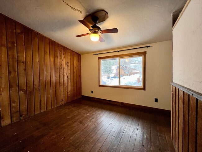 Building Photo - Downtown 2bedroom Townhome