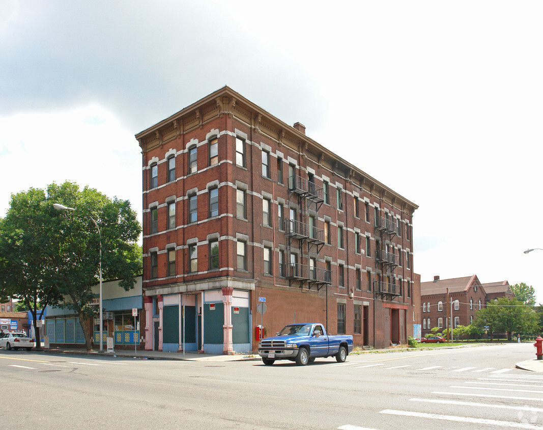 Foto principal - 398-400 Main St