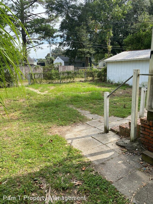 Building Photo - 2 br, 1 bath House - 2210 Hawthorne St.