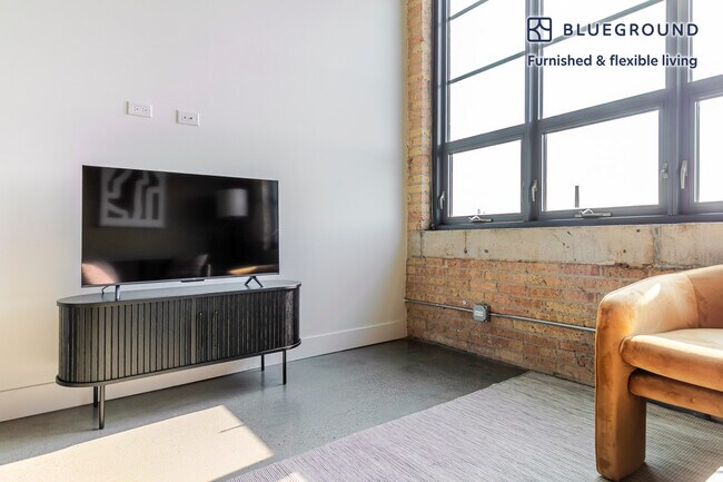 Foto del edificio - 2061 N Southport Ave