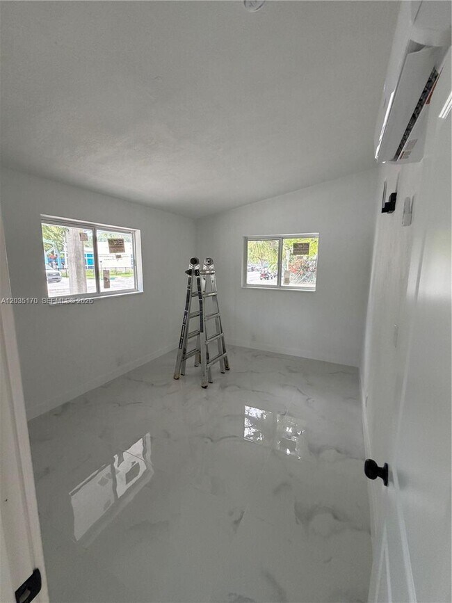 Foto del edificio - 3220 Plaza St