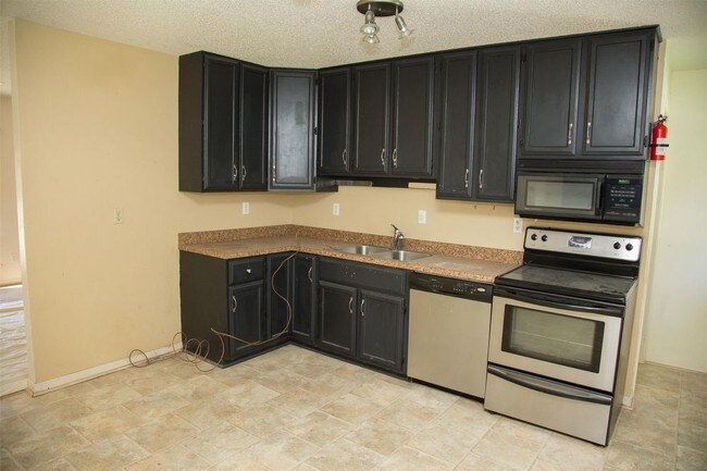 Building Photo - 1676 Alicia Street