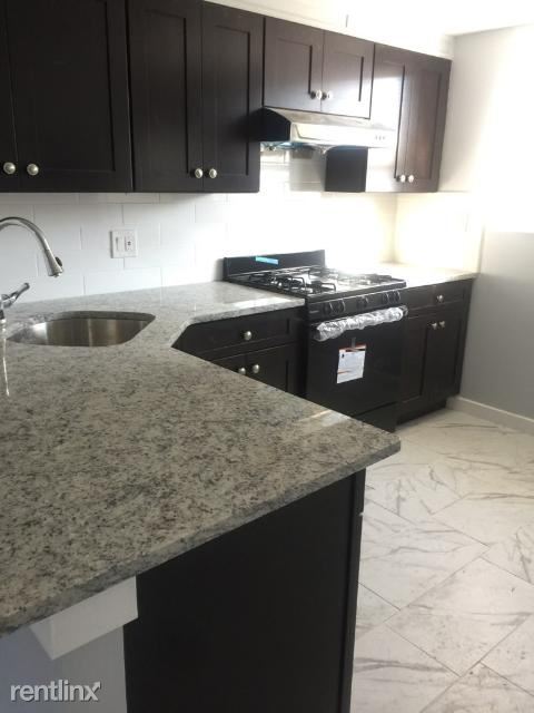 Building Photo - 3 br, 1.5 bath Townhome - 2025  Mckinley St