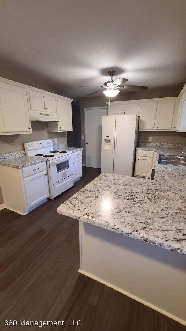 Foto del edificio - 3 br, 2 bath House - 352 Village Dr