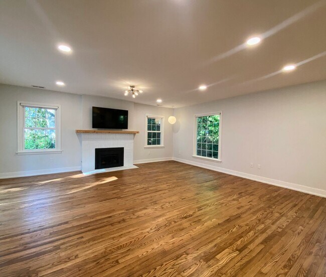 Foto del edificio - Gorgeous 2 bed home on the lake!!!