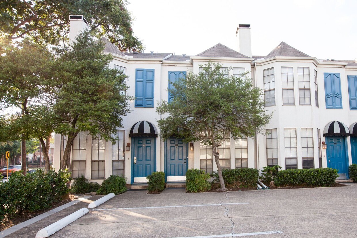 Foto principal - Dallas Townhome with Reserved Parking