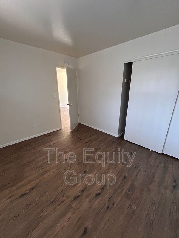 Foto del edificio - 321 E Elm St