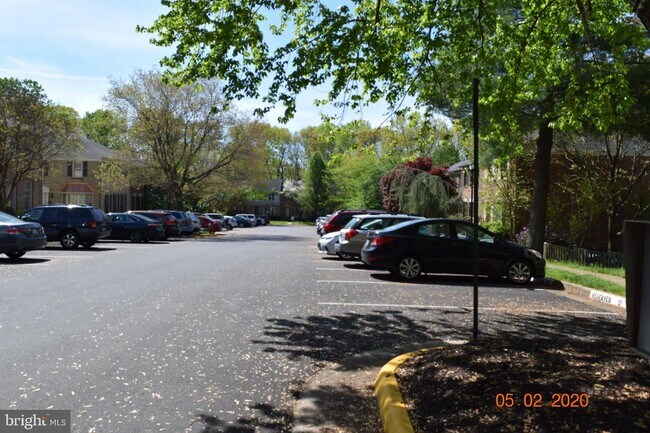 Foto del edificio - 5627 Sutherland Ct