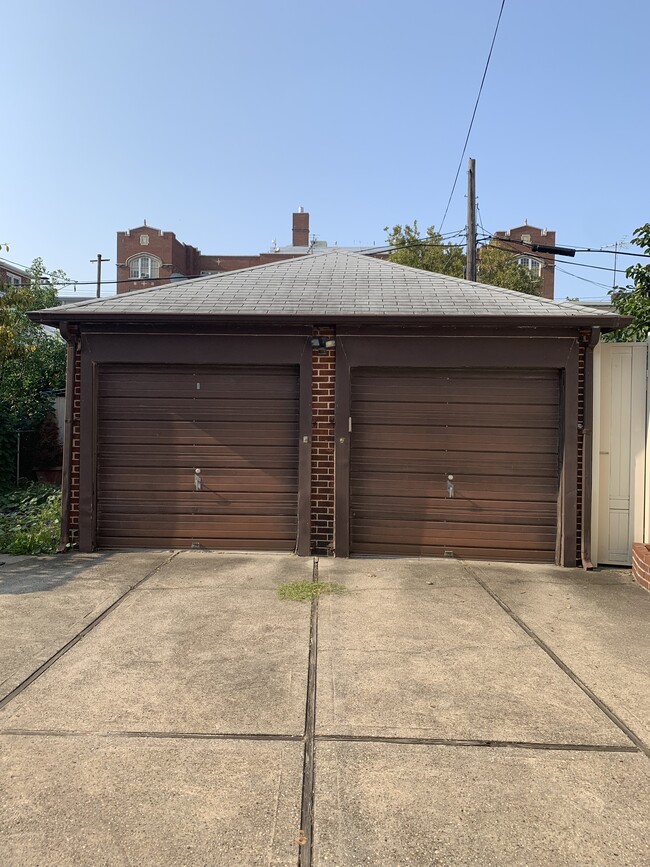 Enclosed Garage - 1168 63rd St