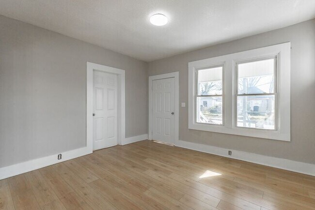 Foto del edificio - 2117 Foust St