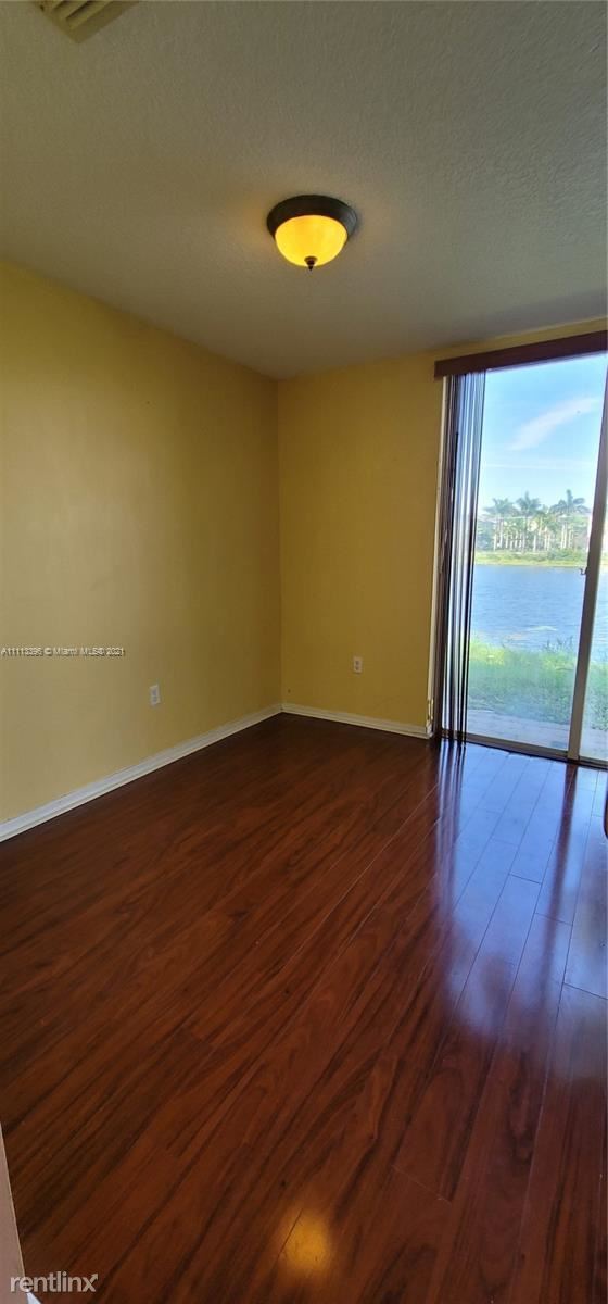 Foto del edificio - 2 br, 2.5 bath Townhome - 10587 SW 6th St ...