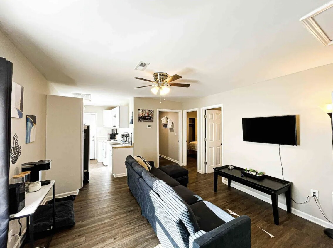 Building Photo - 2515 Grimwood Rd