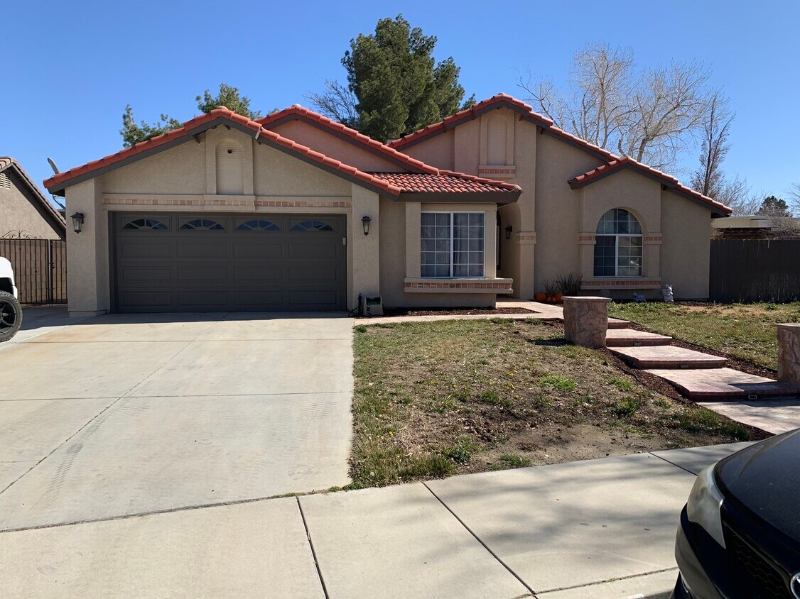 Primary Photo - 37624 42nd St E