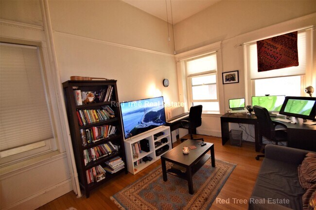 Building Photo - 8 Garrison St