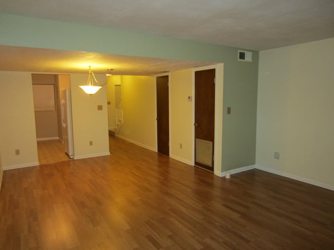Building Photo - 454 Cherrywood Gardens Dr