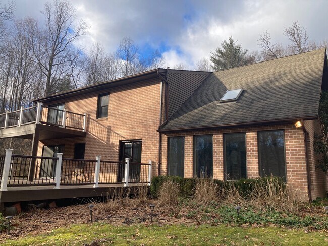 Foto del edificio - 1660 Chase Ln