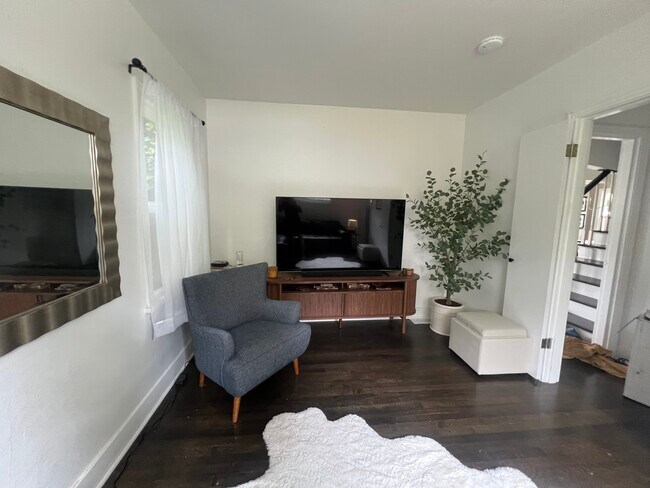 Foto del edificio - 943 N Alder St
