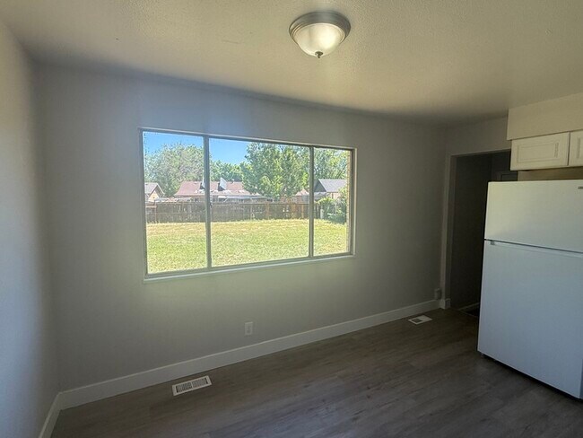 Building Photo - Large Brick Ranch with Huge yard