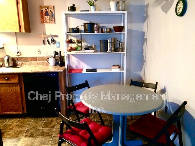 Photo du bâtiment - 6307-6118 118 Ave NW