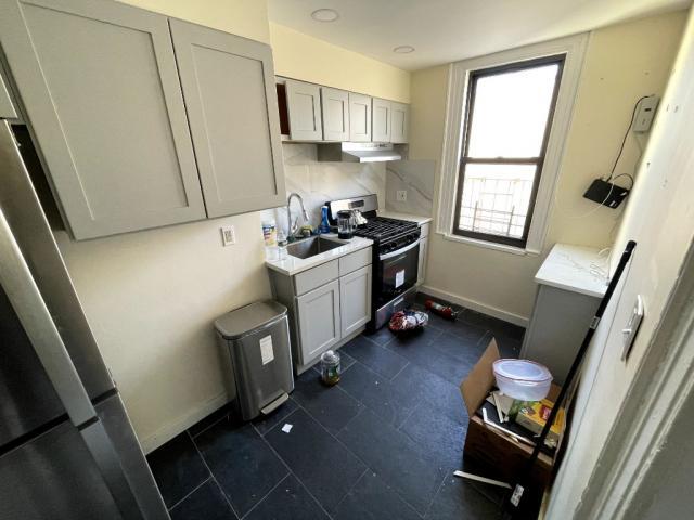 Building Photo - 3 bedroom in BROOKLYN NY 11210