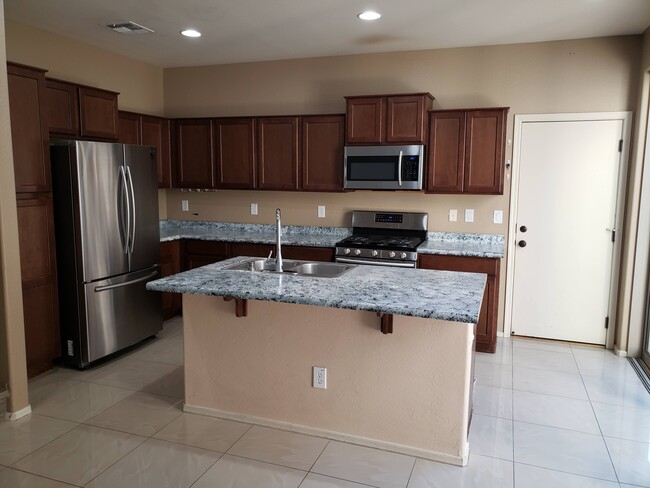 Building Photo - 3451 S Wren Dr