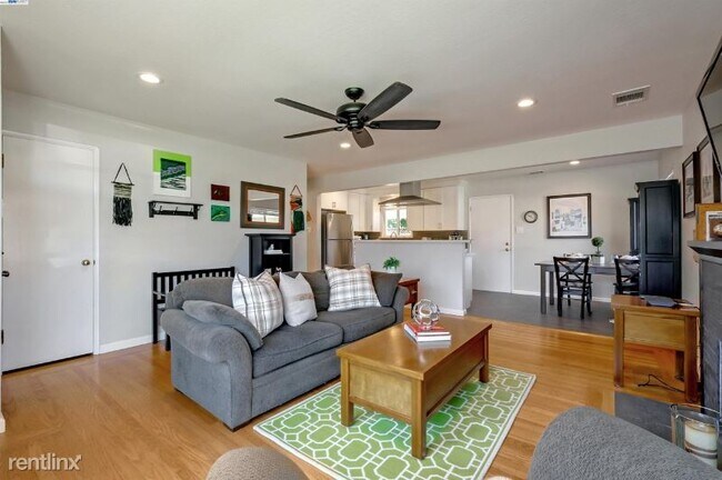 Foto del edificio - 3 br, 2 bath House - 5169 Keystone Dr